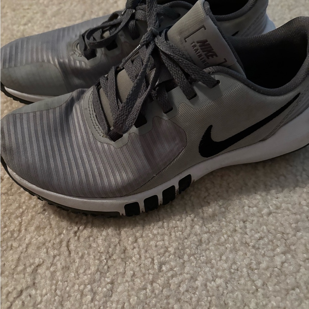 Nike Men's Black and Gray Athletic Shoes